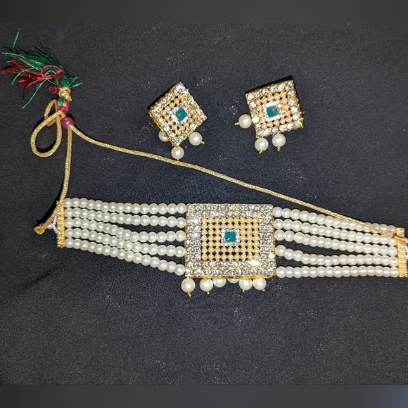 Green Pearl Choker Necklace Earrings Set  never worn - Picture 5 of 7